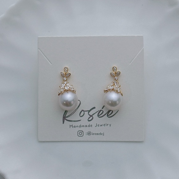 E158 S925 High Luster Freshwater Pearl Earrings